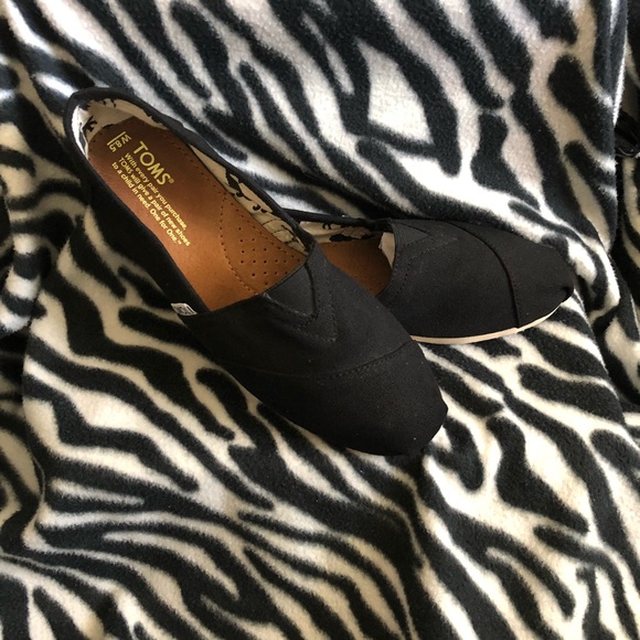 Toms Shoes - Toms Black canvas women’s classic shoes
